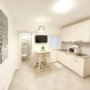 Central Apartment & Room Niko Split